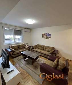 Izdaje se 2.5 stan, Luneta Milovanovića, 53m2